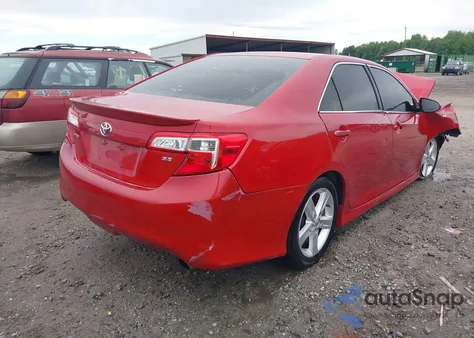 2014 Toyota Camry Se z USA, uszkodzony, nr VIN 4T1BF1FK0EU747857